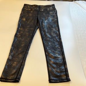 Mano b faux snake skin foil black metallic leggings size Medium ECU athleisure